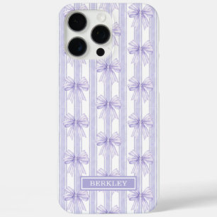 Funda iPhone 16 Pro Max Lazos de Coqueta Morada en Rayas Monogramadas