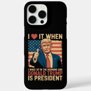 Funda iPhone 16 Pro Max Me Encanta Cuando Me Despierto Y Trump Es Presiden