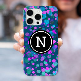 Funda iPhone 16 Pro Max Monograma de confeti morado azul brillante sobre v