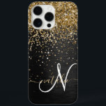 Funda iPhone 16 Pro Max Monograma de espuma negra Purpurina de oro persona<br><div class="desc">Personaliza fácilmente este elegante diseño de estuches de teléfono de moda con purpurina brillante de oro en bonito sobre fondo metálico cepillado negro.</div>