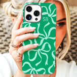 Funda iPhone 16 Pro Max Monograma de Jade Bow<br><div class="desc">Vestimenta tu teléfono con estilo con esta moda y el moderno estuche de teléfono de jade! Este funda, con un divertido patrón de arcos dibujados a mano y personalizado con su monograma, es la combinación perfecta de moda y función. Fabricado con materiales duraderos para proteger tu teléfono de golpes y...</div>