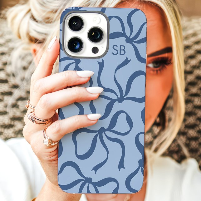 Funda iPhone 16 Pro Max Monograma de lazo azul polvoriento (Subido por el creador)