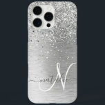 Funda iPhone 16 Pro Max Monograma del Purpurina Metalizado cepillado de pl<br><div class="desc">Personaliza fácilmente este diseño de estuche de teléfono de moda de moda con purpurina brillante de bonito plateado sobre un fondo metálico cepillado de plata.</div>