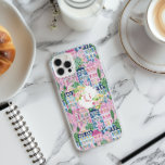 Funda iPhone 16 Pro Max Paisaje cívico rosado de bonito | Monograma inicia<br><div class="desc">Transforme su teléfono en una obra maestra personalizada con este estuche para iPhone de Bonito de arquitectura rosada y floral inicial. Con un vibrante paisaje urbano en tonos rosa y marina, este diseño celebra el encanto urbano con un toque de elegancia. La pieza central es una delicada corona floral que...</div>
