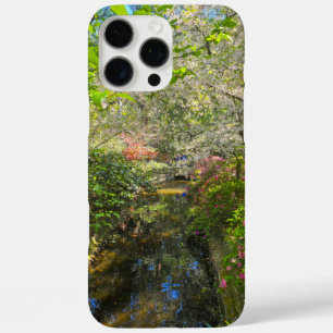 Funda iPhone 16 Pro Max un río en el jardín rodeado de flores