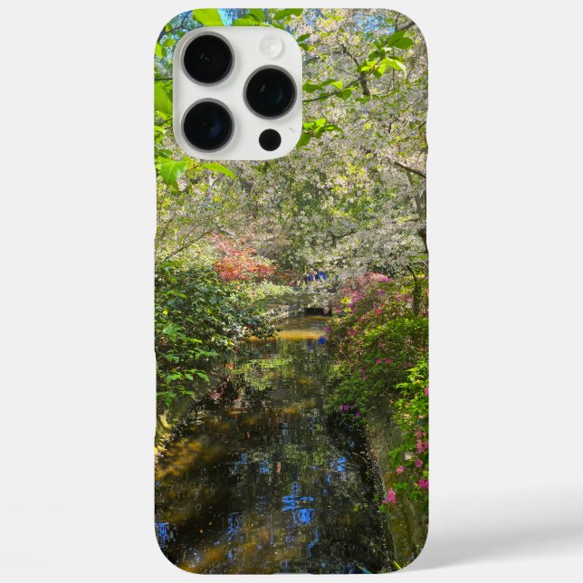 Funda iPhone 16 Pro Max un río en el jardín rodeado de flores (Reverso )