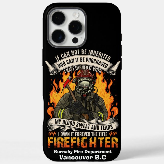 Funda iPhone 16 Pro Max Valiente bombero rodeado de llamas por la noche (Reverso)