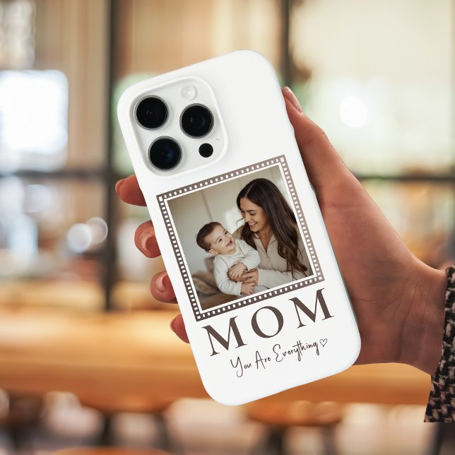 Funda iPhone 16 Pro Modern Personalized Mom Photo Phone Case (Subido por el creador)