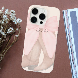 Funda iPhone 16 Pro Monograma femenino de lazo y botas rosadas estétic