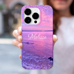 Funda iPhone 16 Pro Nombre de confeti de glam glam morado rosado de la<br><div class="desc">Recuerda tus vacaciones de verano cada vez que usas este estuche de teléfono móvil con nombre personalizado. Disfruta de la soledad del Océano Pacífico de California con esta impresionante foto de la puesta de sol, púrpura, rosa y azul, llena de pequeños puntos de confetti de vidrio grisáceo, morado y dorado....</div>