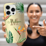 Funda iPhone 16 Pro Relieve metalizado dorado de escritura floral de I<br><div class="desc">Sorprendentes, sofisticadas, coloridas, aves acuarelas tropicales de flores del paraíso, falso purpurina de oro, y escritura caligráfica personalizada con un audaz comienzo de monograma, superponen un elegante fondo de Relieve metalizado dorado cepillado de cristal en esta moda, elegante y moderna caja de teléfonos celulares. Personaliza con tu nombre y monograma....</div>