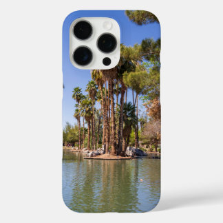 Funda iPhone 16 Pro un magnífico paisaje en el parque Encanto con un l