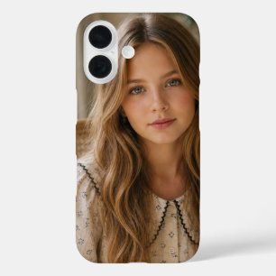 Funda iPhone 16 Retrato de niña con estética suave de Boho Cottage