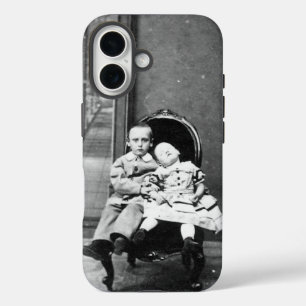Funda iPhone 16 Retrato inquietante de hermanos antiguos