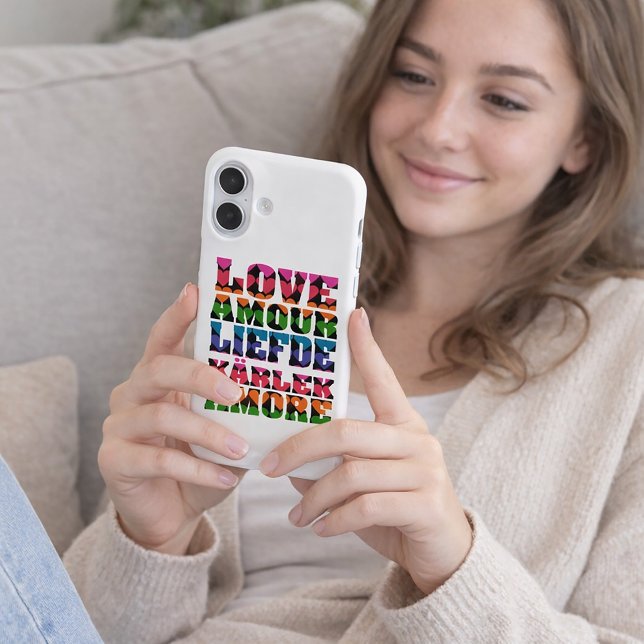 Funda iPhone 16 Retro Neon Heart Pattern Typography Love Graphic  (A phone case that says love in English, French, Dutch, Swedish and Italian with neon hearts.)