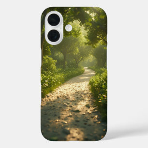 Funda iPhone 16 Ruta del bosque iluminado por la luz solar