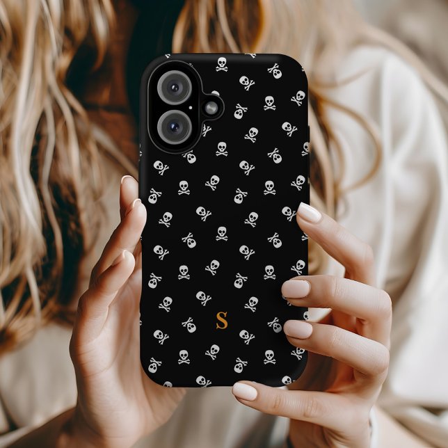 Funda iPhone 16 Skull y Crossbone Monogramado Halloween (Subido por el creador)