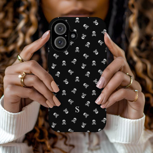 Funda iPhone 16 Skull y Crossbone Monogramado Halloween