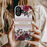 Funda iPhone 16 Tiras florales de boho rosa y turbio Monograma<br><div class="desc">Casos de teléfono monogramados por personalizado personalizados con su nombre u otro texto. Este moderno diseño de boho presenta un borde floral de acuarela con colores rústicos de otoño sobre un polvoriento fondo de rayas rosas y blancas con un falso acento de Relieve metalizado dorado. Utilice las herramientas de diseño...</div>