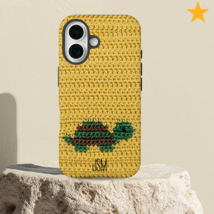 Funda iPhone 16 Tortuga de ganchillo adorable con iniciales person