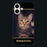 Funda iPhone 16 Tu foto negra y dorada amor por la modernidad eleg<br><div class="desc">Añada un elegante estilo moderno a su teléfono móvil Samsung Galaxy S9 con un elegante funda de fotos personalizado. El diseño negro y dorado incluye tu imagen, un estilo de máquina de escribir "LOVE" y un nombre personalizado que enmarca tu imagen personalizado. El texto y la imagen son sencillos de...</div>