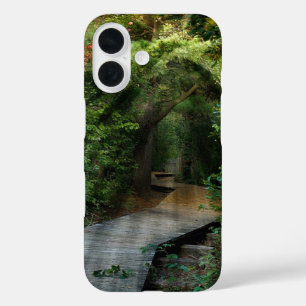 Funda iPhone 16 Vigas de sol en el bosque