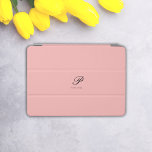 Funda para iPad de Rubor Script Harmony<br><div class="desc">Sumérjase en el epítome del lujo personalizado con nuestra cubierta Rubor Script Harmony iPad. Descubra un reino de elegancia, ya que este elegante accesorio de personalizable envuelve su iPad en un delicado tipo de letra de guión, mostrando su primer nombre inicial y completo, todo ello contra un relajante fondo rosa....</div>