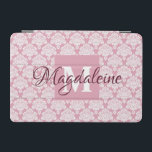 Funda para iPad Dusty Rosa Damask con monograma y<br><div class="desc">Este hermoso estuche para iPad presenta un patrón clásico de damasco blanco sobre un polvoriento fondo rosa. El diseño se personaliza con una letra inicial monograma y un nombre de personalizable. Perfecto para el trabajo o la escuela, o cualquier mujer que quiera una funda femenina bonito con un diseño simple...</div>