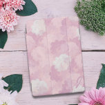 Funda para iPad monograma del patrón rosa floral<br><div class="desc">Añada su inicial a esta cubierta inteligente floral rosa de bonito. Diseño inspirado en las hermosas rosas rosas que florecían en mi jardín.</div>