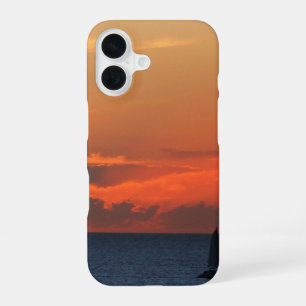 Funda Para iPhone 16 Atardecer Nubes y Barco de Vela Paisaje Marítimo