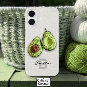 Funda Para iPhone 16 Casa de campo adorable Crochet Aguacate Monograma