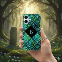 Funda para iPhone 16 con nudo celta en monograma v