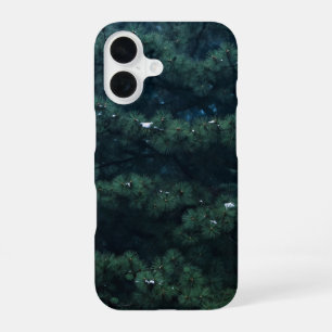 Funda Para iPhone 16 Dark Green Pine in Falling Snow Case
