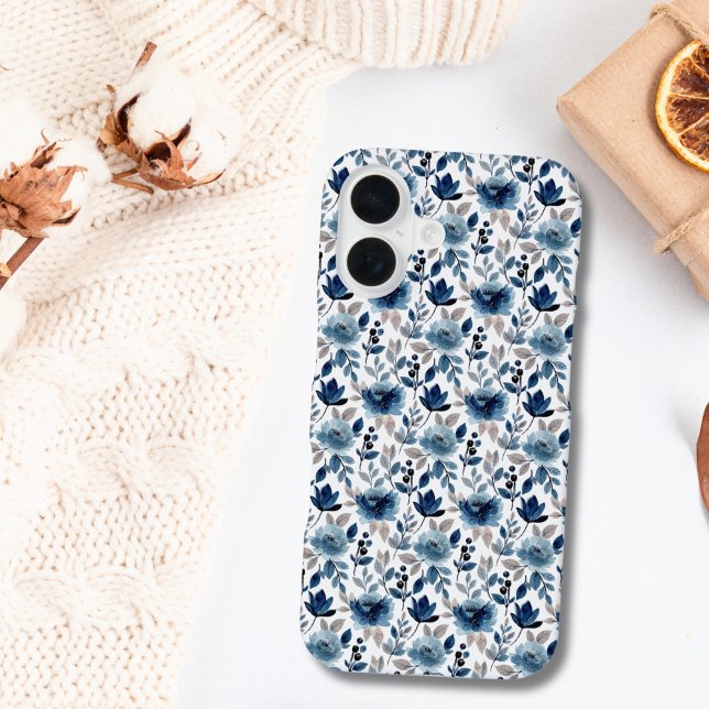 Funda Para iPhone 16 Floral Acuarela Azul Beige de Moda (Blue Beige Watercolor Florals Botanicals iPhone case. )