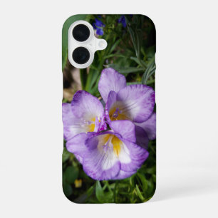 Funda Para iPhone 16 Flores moradas de Freesia