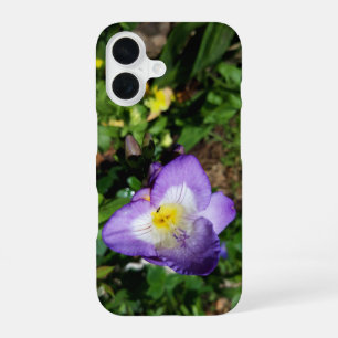 Funda Para iPhone 16 Flores moradas de Freesia