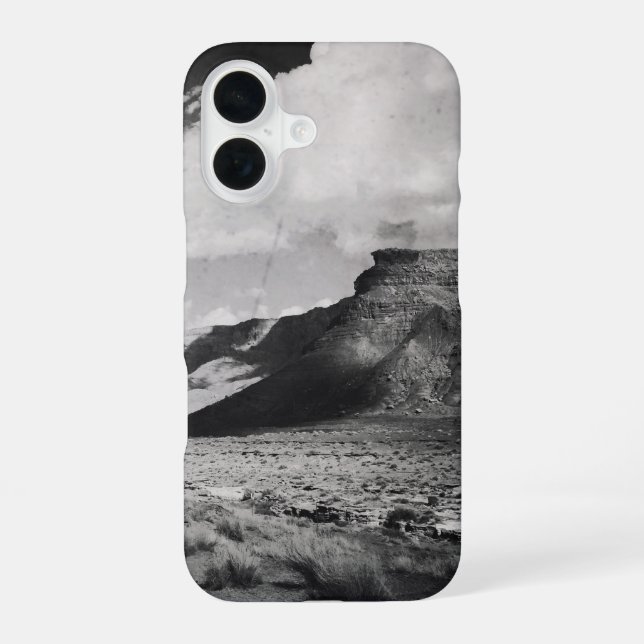 Funda Para iPhone 16 Fotografía paisajística de las montañas negras y b (Reverso )