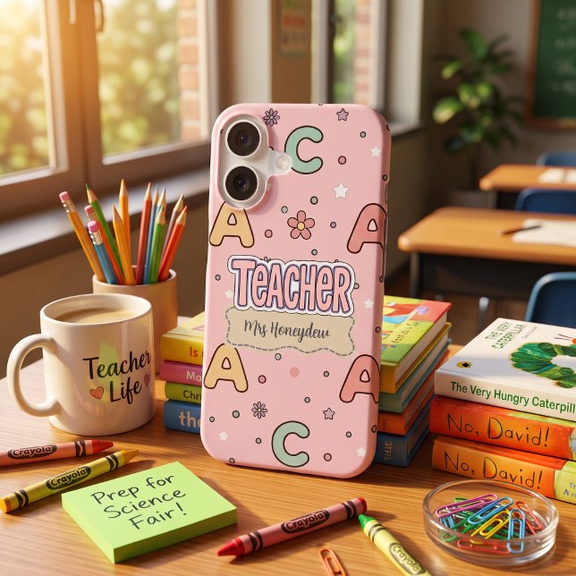 Funda Para iPhone 16 Maestra Letras Rosadas Patrón Escolar  (Subido por el creador)