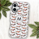 Funda Para iPhone 16 Monograma del perro Dachshund Sausage<br><div class="desc">El lindo patrón de perro Dachshund Sausage para levantar una sonrisa de cualquier amante del perro. Arte original de Nic Squirrell. Cambie el monograma inicial para personalizarlo.</div>