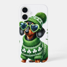 PERRO CUTO DE DACHSHUND VESTIDO CON ROPA IRLANDESA