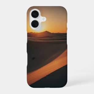 Funda Para iPhone 16 Puesta de sol vintage sobre las dunas