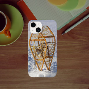 Funda Para iPhone 16 Raquetas de nieve en la nieve
