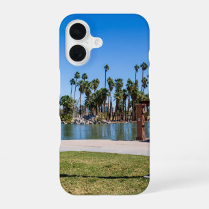 Funda Para iPhone 16 un paisaje hermoso en Encanto Park con un lago