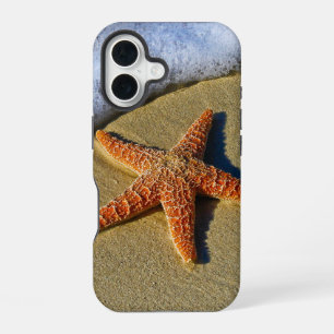 Funda Para iPhone 16 Un pez estrella en la playa
