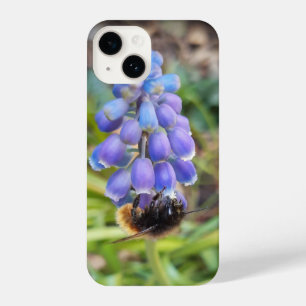 Funda Para iPhone 14 Abeja en Muscari Armeniacum , Hiacinato de uva