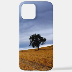Funda Para iPhone 12 Pro Max Árbol en un campo de trigo