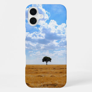 Funda Para iPhone 16 Plus Árbol en un campo de trigo cosechado