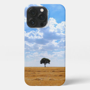 Funda Para iPhone 13 Pro Árbol en un campo de trigo cosechado