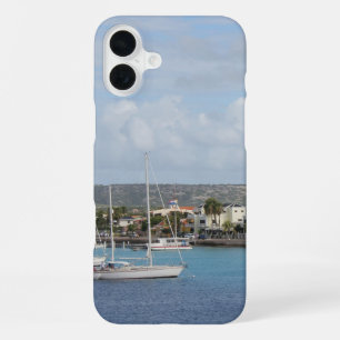 Funda Para iPhone 16 Plus Barcos de vela en el puerto de Kralendijk Bonaire