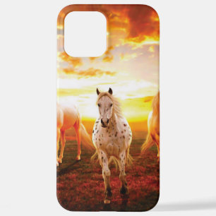 Funda Para iPhone 12 Pro Max Caballos al atardecer lanzando almohada